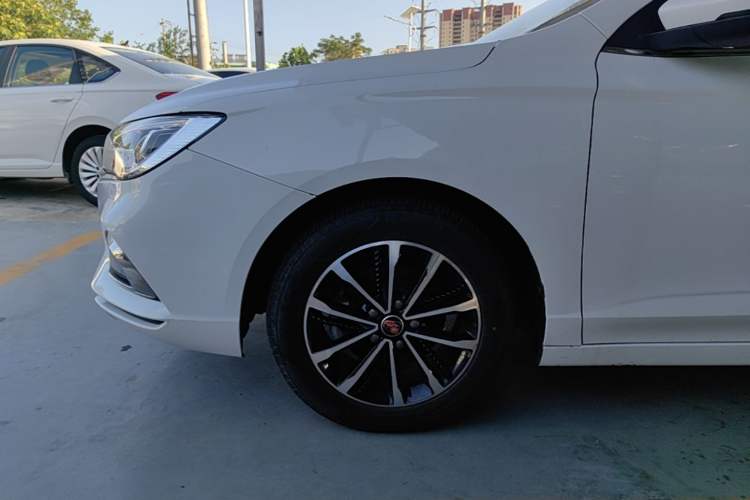 Used Roewe i5 2020 1.5L Automatic 4G Connect Luxury Flagship Edition Left Front Wheel Hub