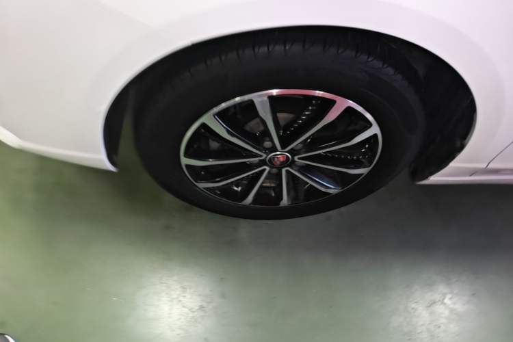 Used Roewe i5 2020 1.5L Automatic 4G Connect Luxury Flagship Edition Left Front Wheel Hub