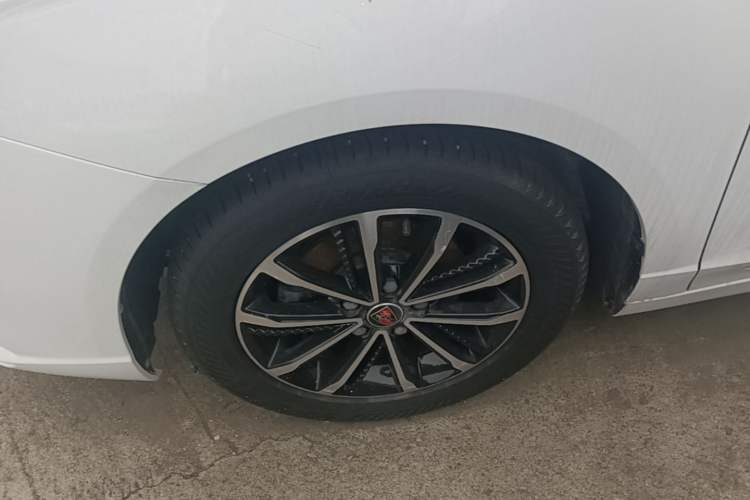 Used Roewe i5 2020 1.5L Manual 4G Connect Leehao Flagship Edition Left Front Wheel Hub