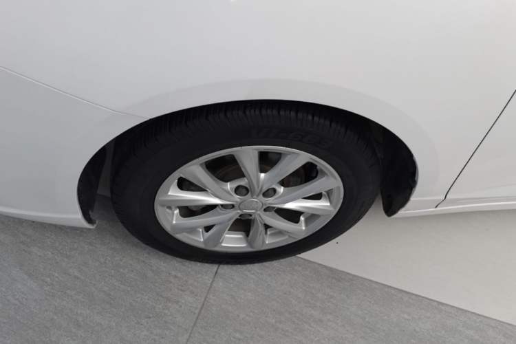 Used Roewe i5 2020 1.5L Automatic 4G Connected Linghao Edition Left Front Wheel Hub