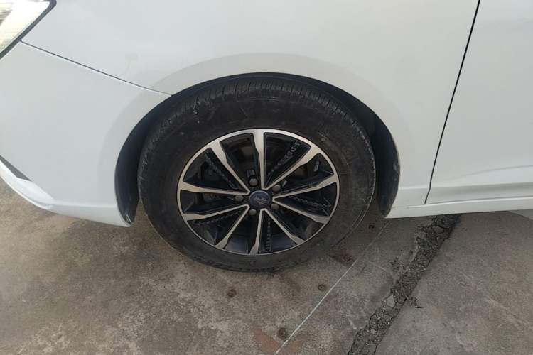 Used Roewe i5 2020 1.5L Automatic 4G Connect Luxury Flagship Edition Left Front Wheel Hub