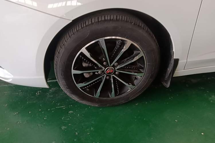 Used Roewe i5 2020 1.5L Automatic 4G Connect Luxury Flagship Edition Left Front Wheel Hub