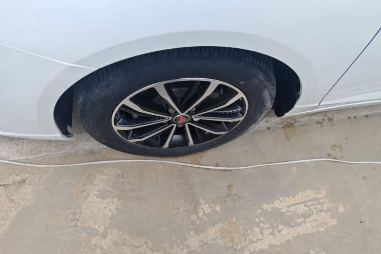 Used Roewe i5 2020 1.5L Automatic 4G Connect Luxury Flagship Edition Left Front Wheel Hub