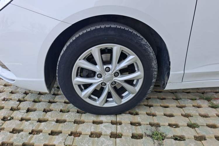 Used Roewe i5 2020 1.5L Manual 4G Connect Luxury Edition Left Front Wheel Hub