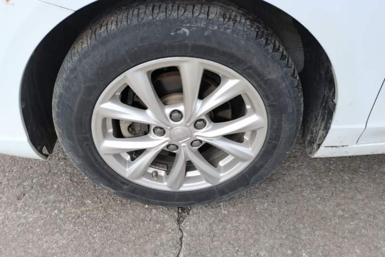 Used Roewe i5 2020 1.5L Automatic 4G Connected Linghao Edition Left Front Wheel Hub