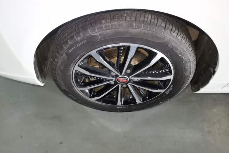 Used Roewe i5 2020 1.5L Automatic 4G Connect Luxury Flagship Edition Left Front Wheel Hub