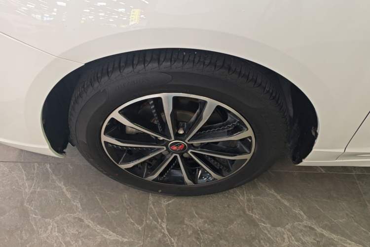 Used Roewe i5 2020 1.5L Automatic 4G Connect Luxury Flagship Edition Left Front Wheel Hub