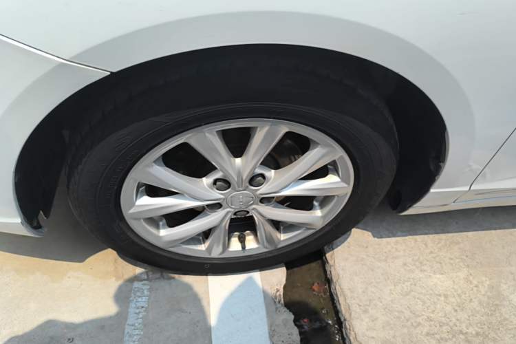 Used Roewe i5 2020 1.5L Manual 4G Connect Luxury Edition Left Front Wheel Hub