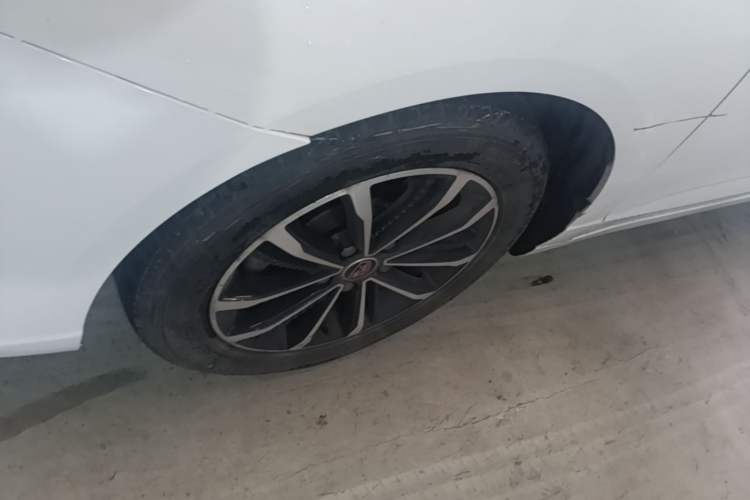 Used Roewe i5 2020 1.5L Automatic 4G Connect Luxury Flagship Edition Left Front Wheel Hub