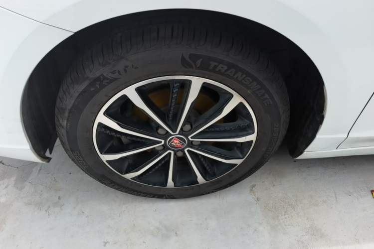 Used Roewe i5 2020 1.5L Automatic 4G Connect Luxury Flagship Edition Left Front Wheel Hub
