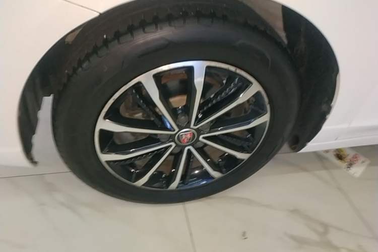 Used Roewe i5 2020 1.5L Automatic 4G Connect Luxury Flagship Edition Left Front Wheel Hub