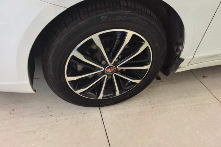 Used Roewe i5 2020 1.5L Automatic 4G Connect Luxury Flagship Edition Left Front Wheel Hub