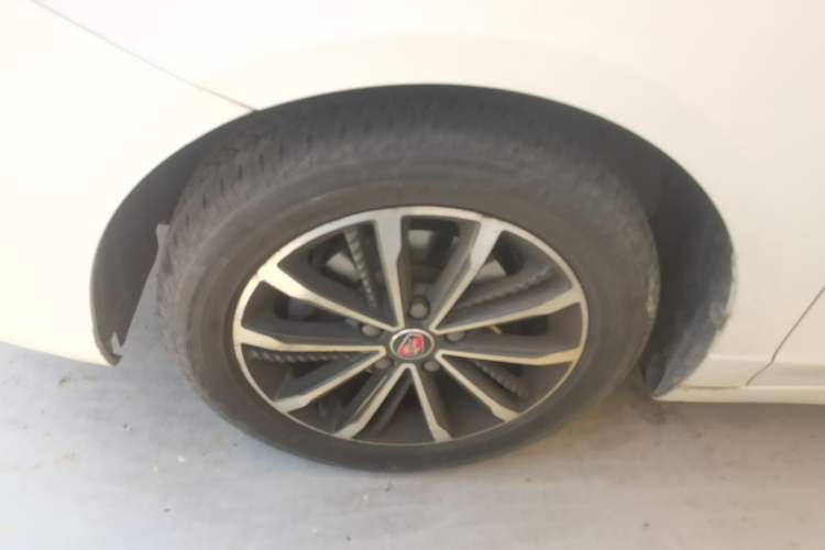 Used Roewe i5 2020 1.5L Manual 4G Connect Leehao Flagship Edition Left Front Wheel Hub