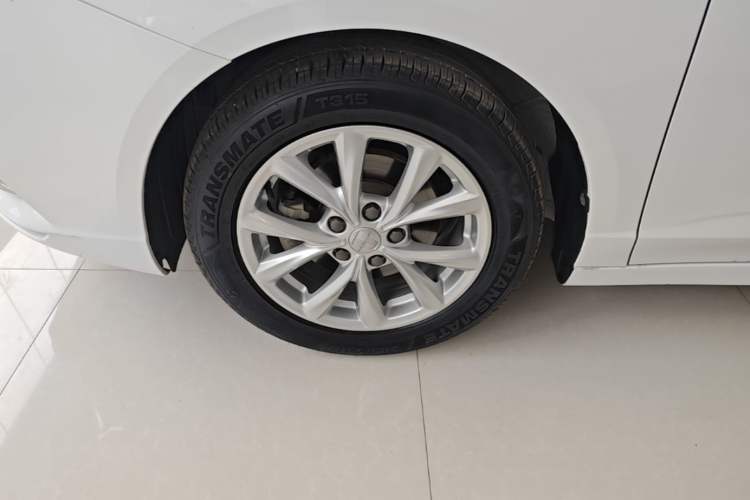 Used Roewe i5 2020 1.5L Automatic 4G Connected Linghao Edition Left Front Wheel Hub