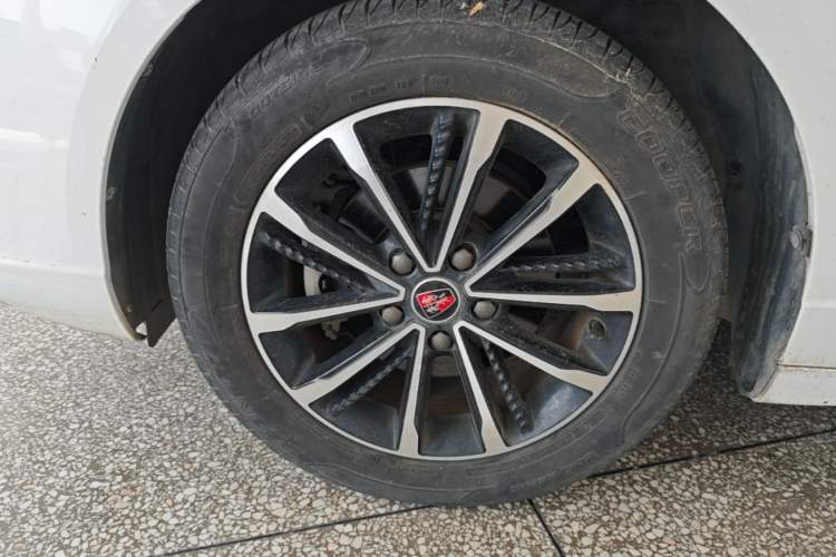 Used Roewe i5 2020 1.5L Automatic 4G Connect Luxury Flagship Edition Left Front Wheel Hub