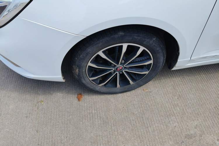 Used Roewe i5 2020 1.5L Automatic 4G Connect Luxury Flagship Edition Left Front Wheel Hub