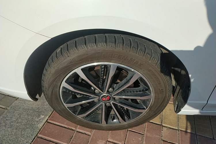 Used Roewe i5 2020 1.5L Automatic 4G Connect Luxury Flagship Edition Left Front Wheel Hub