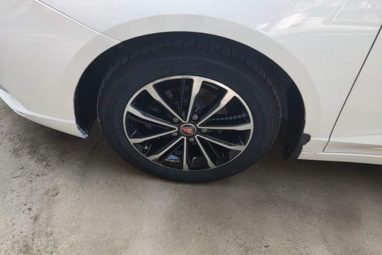 Used Roewe i5 2020 1.5L Automatic 4G Connect Luxury Flagship Edition Left Front Wheel Hub