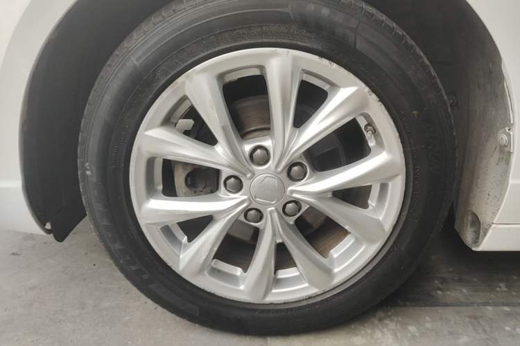 Used Roewe i5 2020 1.5L Manual 4G Connect Luxury Edition Left Front Wheel Hub