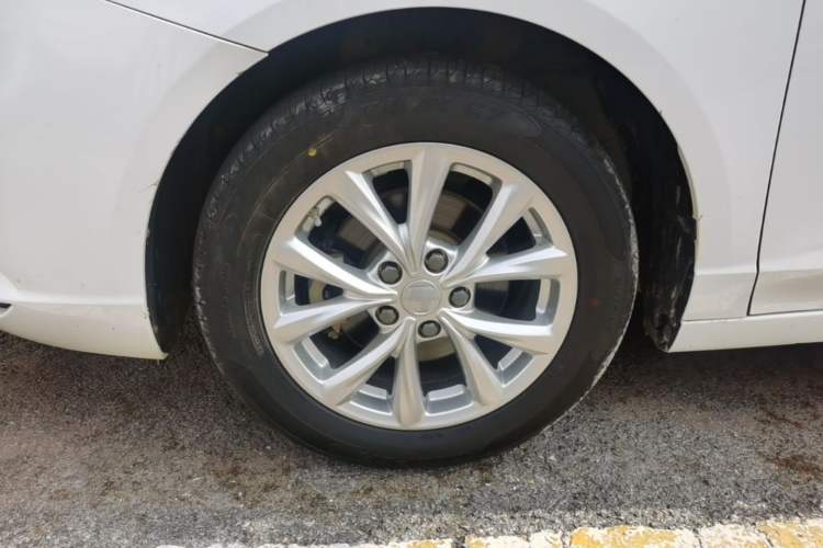 Used Roewe i5 2020 1.5L Automatic 4G Connected Linghao Edition Left Front Wheel Hub