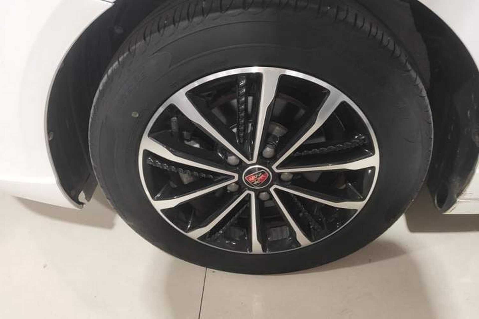 Used Roewe i5 2020 1.5L Automatic 4G Connect Luxury Flagship Edition Left Front Wheel Hub