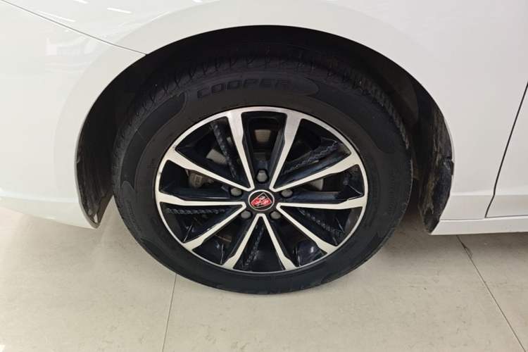 Used Roewe i5 2020 1.5L Automatic 4G Connect Luxury Flagship Edition Left Front Wheel Hub