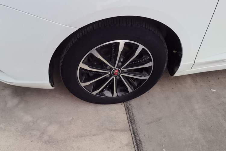 Used Roewe i5 2020 1.5L Automatic 4G Connect Luxury Flagship Edition Left Front Wheel Hub