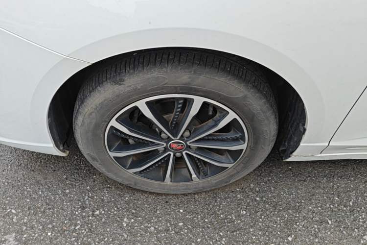 Used Roewe i5 2020 1.5L Automatic 4G Connect Luxury Flagship Edition Left Front Wheel Hub