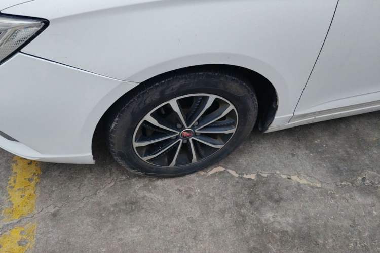 Used Roewe i5 2020 1.5L Automatic 4G Connect Luxury Flagship Edition Left Front Wheel Hub