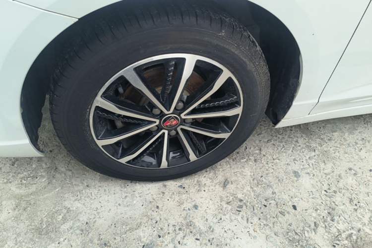 Used Roewe i5 2020 1.5L Automatic 4G Connect Luxury Flagship Edition Left Front Wheel Hub