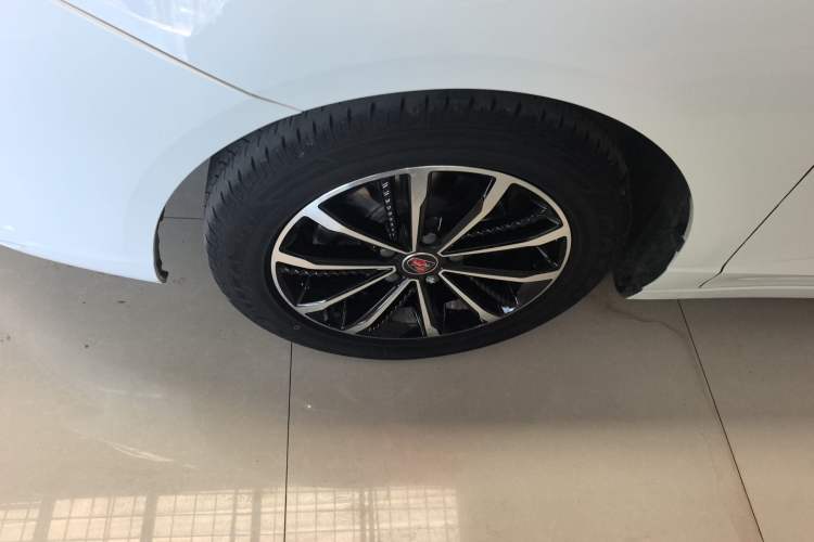 Used Roewe i5 2020 1.5L Manual 4G Connect Leehao Flagship Edition Left Front Wheel Hub