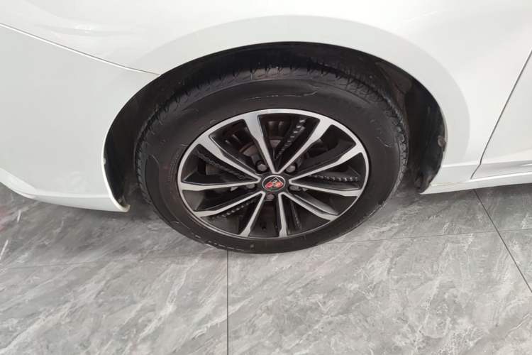 Used Roewe i5 2020 1.5L Manual 4G Connect Leehao Flagship Edition Left Front Wheel Hub