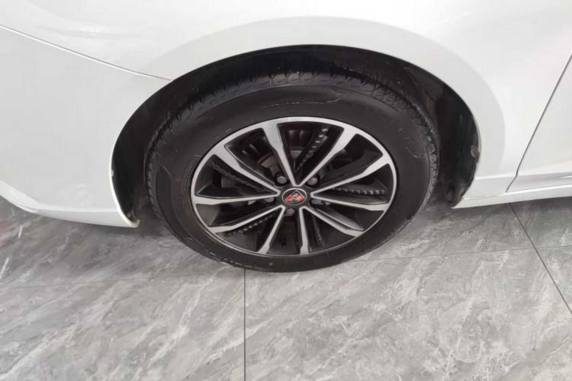 Used Roewe i5 2020 1.5L Manual 4G Connect Leehao Flagship Edition Left Front Wheel Hub
