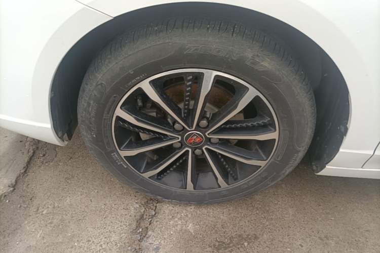 Used Roewe i5 2020 1.5L Automatic 4G Connect Luxury Flagship Edition Left Front Wheel Hub