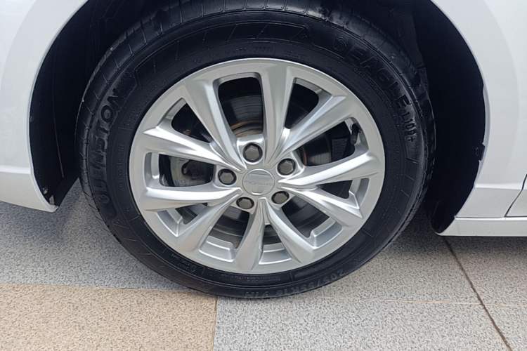 Used Roewe i5 2020 1.5L Automatic 4G Connected Linghao Edition Left Front Wheel Hub