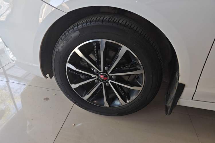 Used Roewe i5 2020 1.5L Automatic 4G Connect Luxury Flagship Edition Left Front Wheel Hub