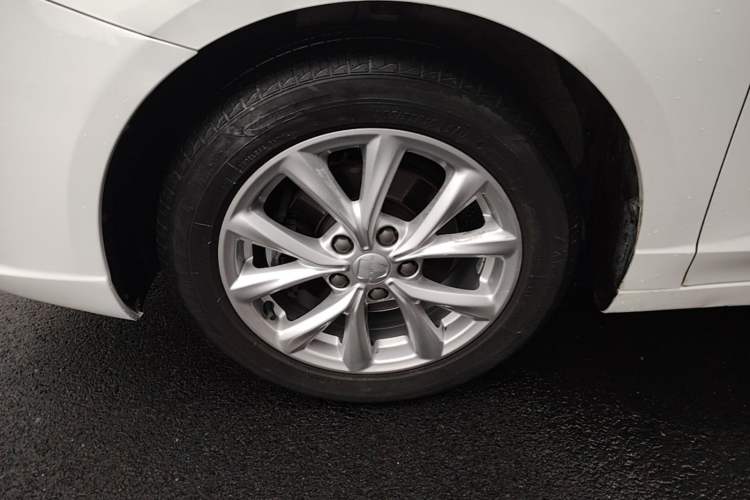 Used Roewe i5 2020 1.5L Manual 4G Connect Luxury Edition Left Front Wheel Hub