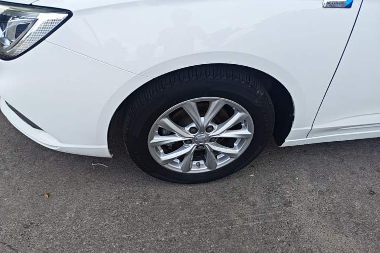 Used Roewe i5 2020 1.5L Automatic 4G Connected Linghao Edition Left Front Wheel Hub