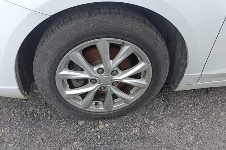 Used Roewe i5 2020 1.5L Manual 4G Connect Luxury Edition Left Front Wheel Hub