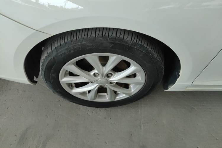 Used Roewe i5 2020 1.5L Automatic 4G Connected Linghao Edition Left Front Wheel Hub