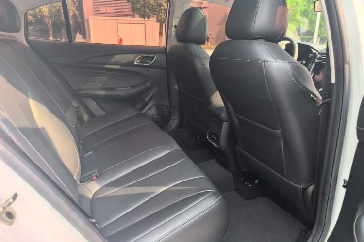 Used Roewe i5 2020 1.5L Automatic 4G Connect Luxury Flagship Edition Left Rear Seat