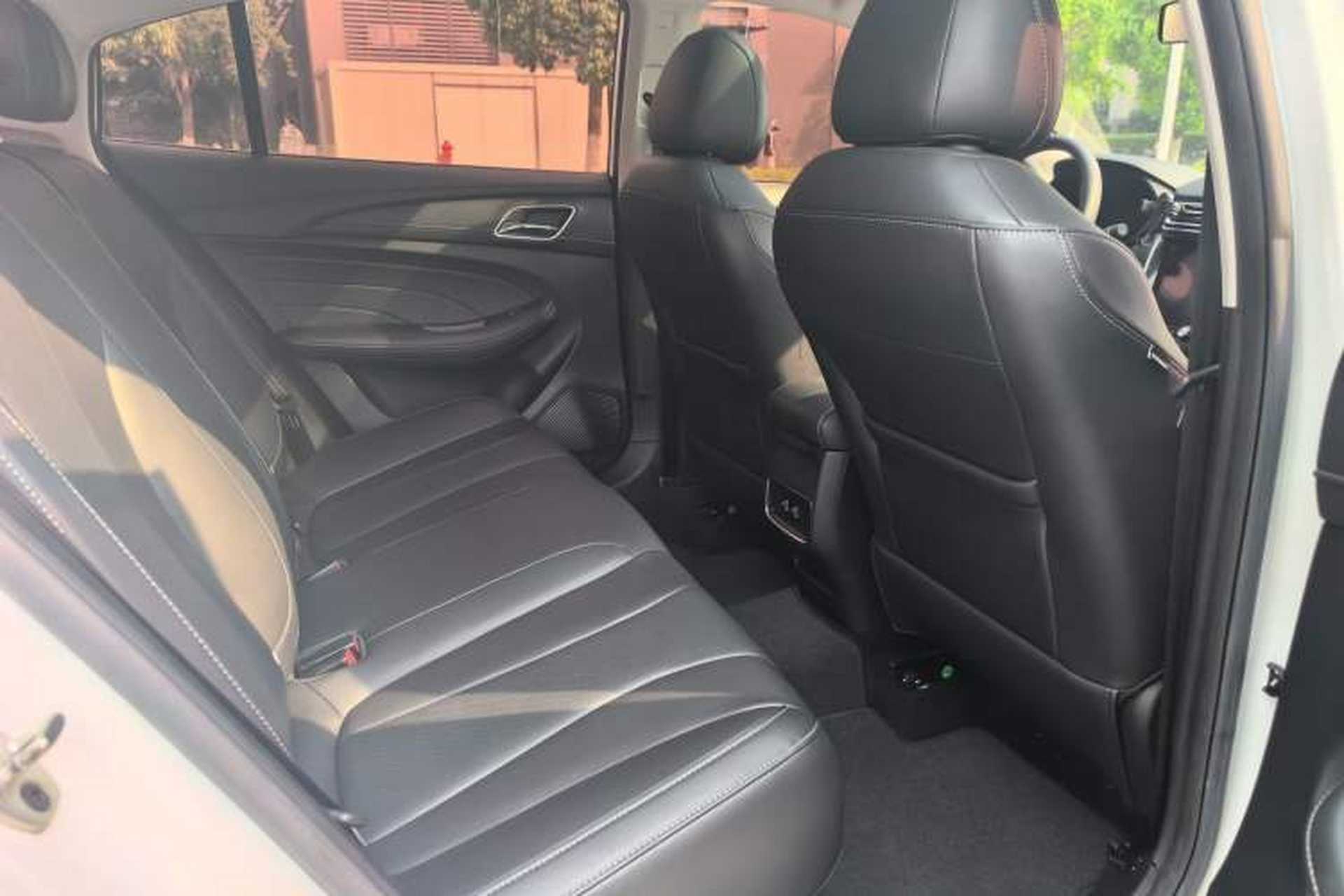 Used Roewe i5 2020 1.5L Automatic 4G Connect Luxury Flagship Edition Left Rear Seat