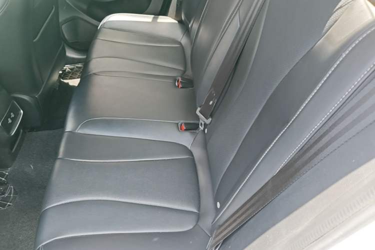 Used Roewe i5 2020 1.5L Automatic 4G Connect Luxury Flagship Edition Left Rear Seat