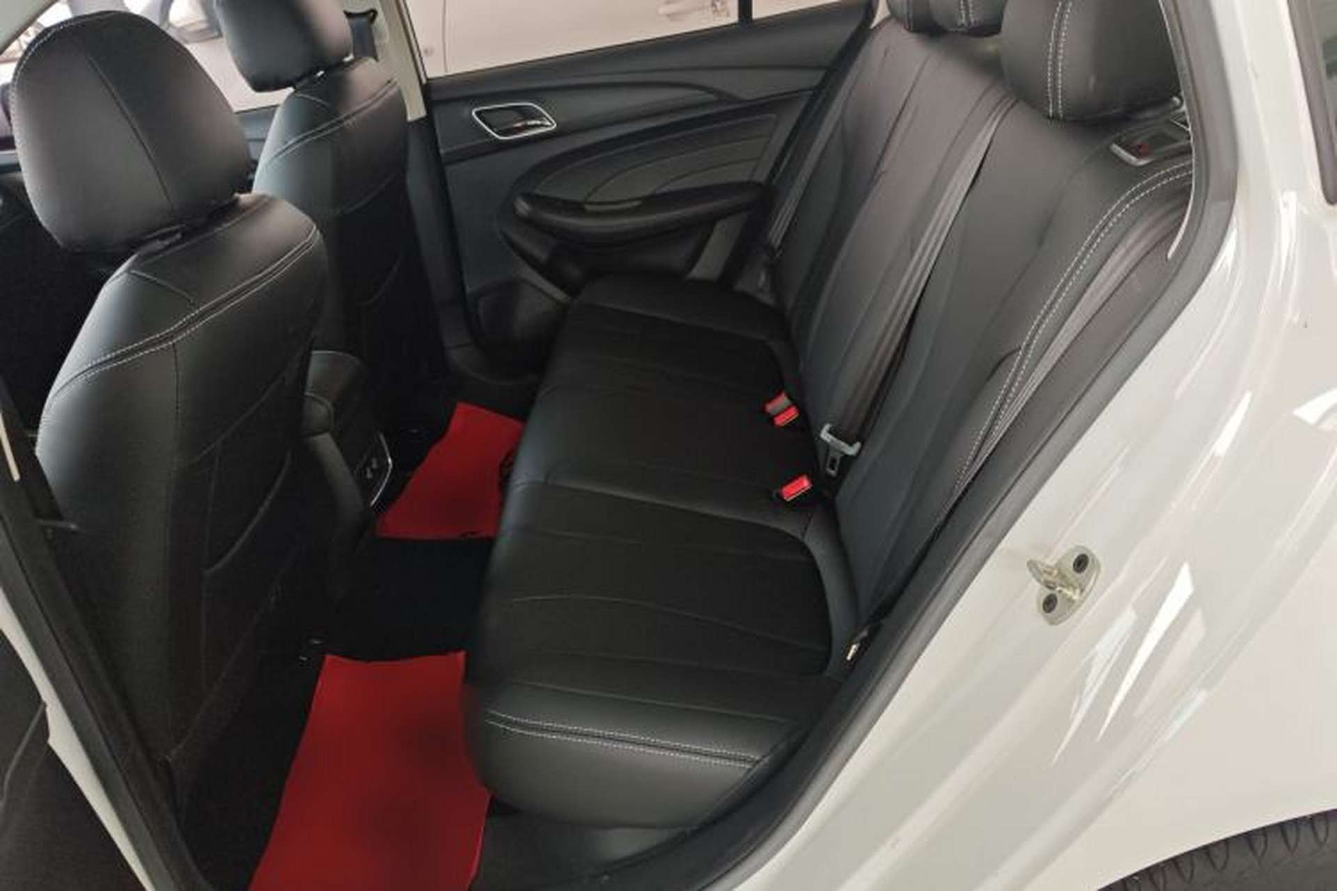 Used Roewe i5 2020 1.5L Automatic 4G Connected Linghao Edition Left Rear Seat