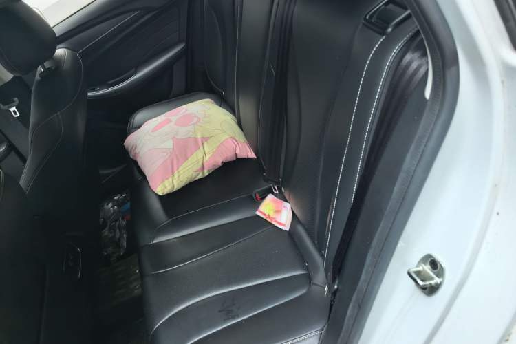 Used Roewe i5 2020 1.5L Automatic 4G Connect Luxury Flagship Edition Left Rear Seat