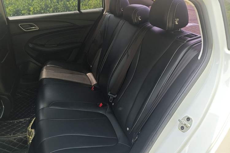 Used Roewe i5 2020 1.5L Manual 4G Connect Leehao Flagship Edition Left Rear Seat