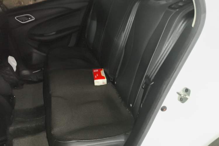 Used Roewe i5 2020 1.5L Automatic 4G Connect Luxury Flagship Edition Left Rear Seat