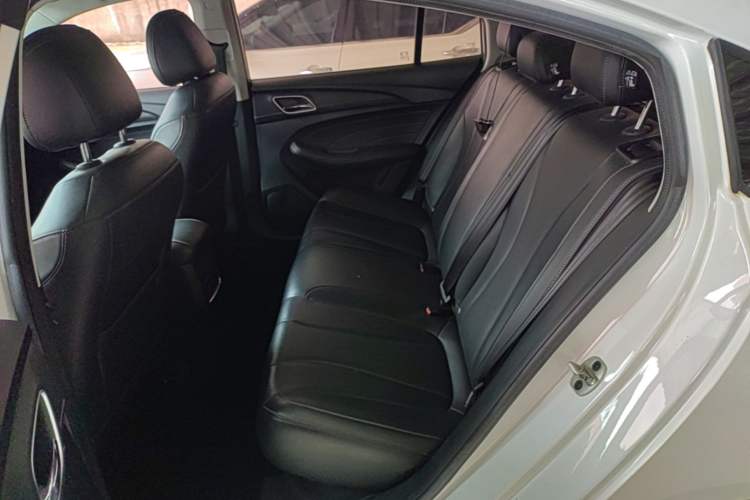 Used Roewe i5 2020 1.5L Automatic 4G Connect Luxury Flagship Edition Left Rear Seat