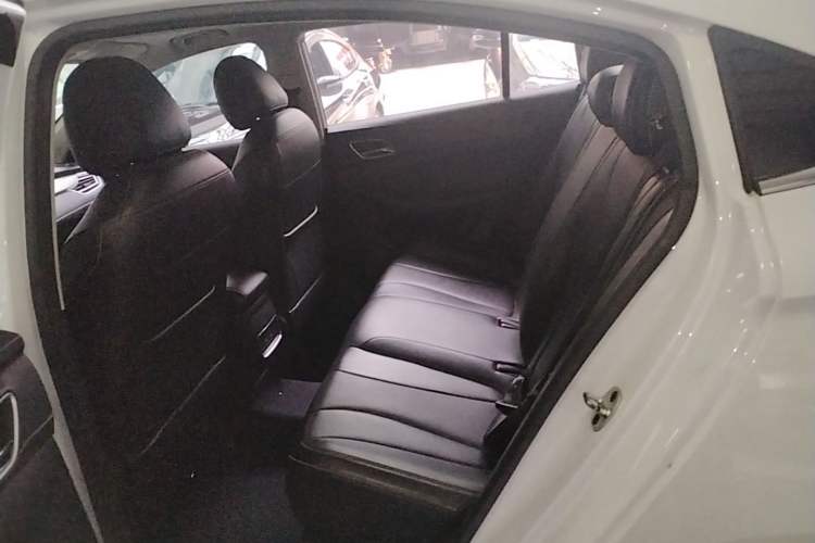 Used Roewe i5 2020 1.5L Automatic 4G Connect Luxury Flagship Edition Left Rear Seat