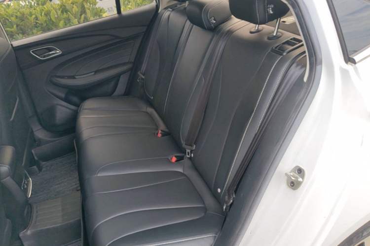 Used Roewe i5 2020 1.5L Automatic 4G Connect Luxury Flagship Edition Left Rear Seat